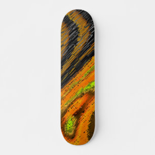 Pequeno mosaico amarelado transversal e deformado skateboard