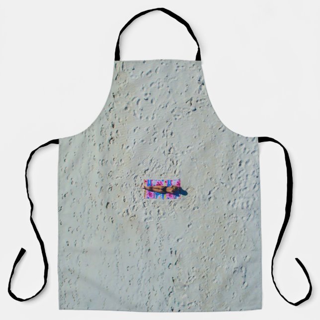 Person sunbathing at the beach apron (Front)