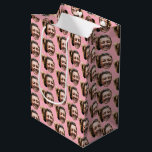Personalised Funny Pink Custom Face Photo Girly Medium Gift Bag<br><div class="desc">A funny personalised gift bag with your custom face photo. This custom face gift bag design is a beautiful way to personalised your gifts and presents. Funny and cute custom face gift bag with pink background. Customise the face and make your own funny face gift bag.</div>