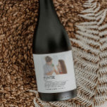 Personalised Funtie Definition Quote Sparkling Wine Label<br><div class="desc">This Funtie definition quote design is the perfect way to celebrate the special bond your sister shares with your child as a "Fun Aunt". This design is something that not only brightens her space but also captures the unique joy and love she brings to your family. Whether it's for a...</div>
