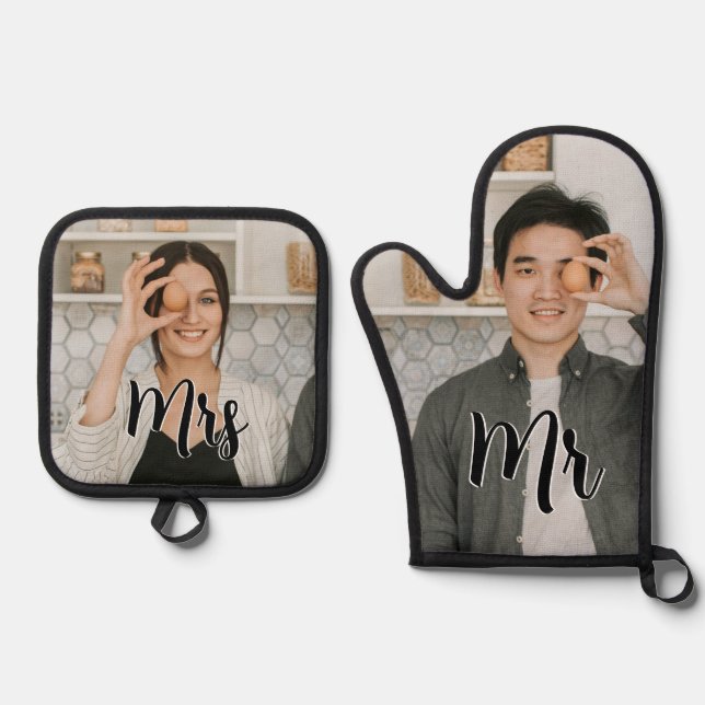 Personalised Mr. and Mrs. Photo  Oven Mitt & Pot Holder Set (Front)