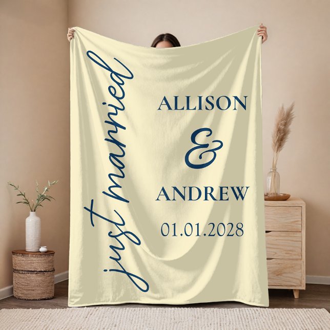 Personalised Newlywed Blanket Gift for Him or Her (Honeymoon Travel Blanket, Custom  Newlywed Gift for Him or Her, Custom Name Newlywed Throw for Wife)