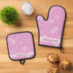 Personalised Pink w/ White Florals Design Oven Mitt & Pot Holder Set<br><div class="desc">Personalised Pink w/ White Florals Design Oven Mitt & Pot Holder Set</div>