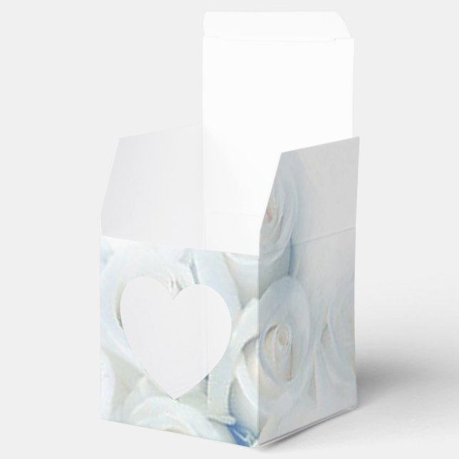 Personalised Winter White Roses Heart Favour Box (Opened)