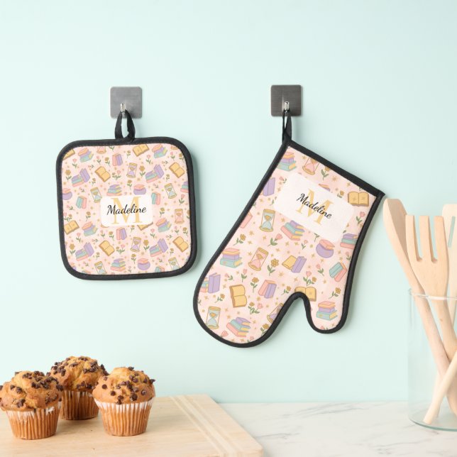 Personalized Pastel Pink Kitchen Magic Oven Mitt & Pot Holder Set (Insitu(Hanging))