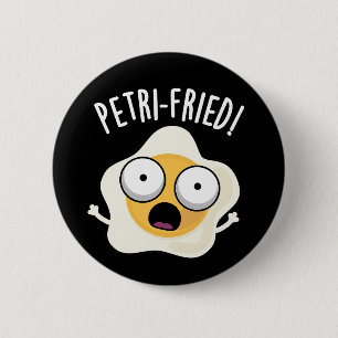Petri-fried Funny Fried Egg Pun Dark BG 6 Cm Round Badge