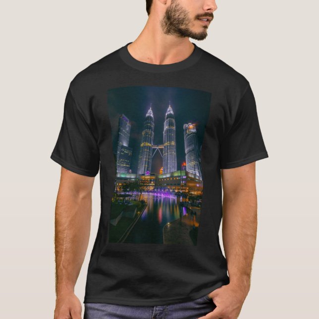 Petronas Towers Kuala Lumpur Menara Berkembar   T-Shirt (Front)