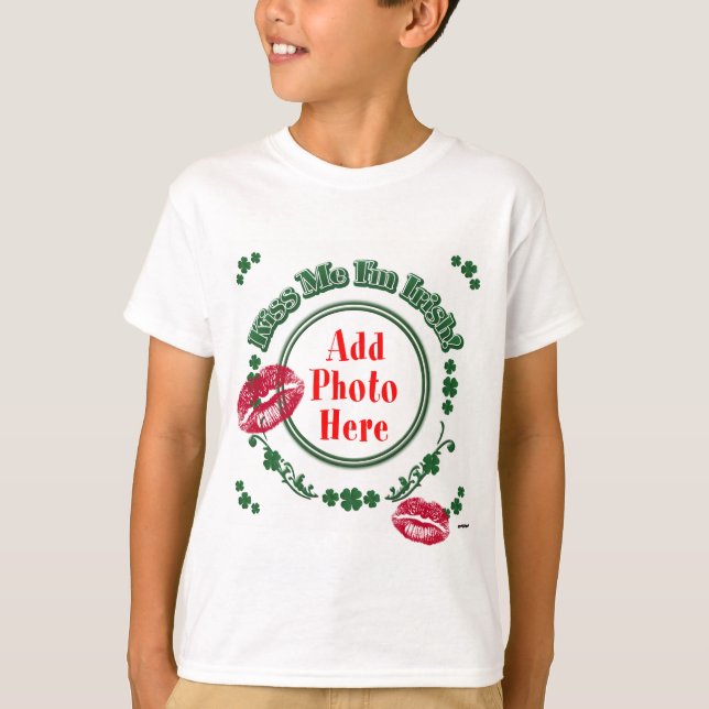 PHOTO Kiss Me I'm Irish - Green Circle Kiss Mark T-Shirt (Front)