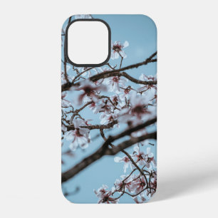 PHOTO OF WHITE PETALED FLOWERS iPhone 12 CASE