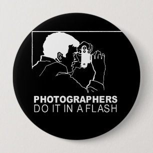 photographers do it in a flash 10 cm round badge