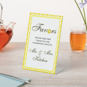 Pickleball Wedding Favours Yellow and White  Pedestal Sign