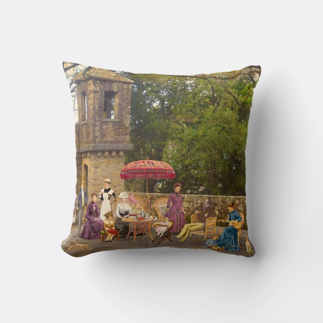 Picnic en la Quinta da Regaleira Cushion (Front)