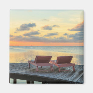 Pier overlooks the ocean, Belise Magnet