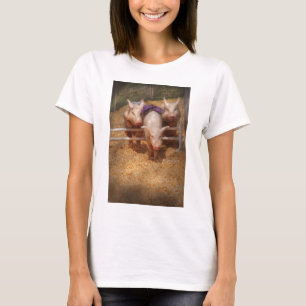 Pig - Getting past hurdles T-Shirt