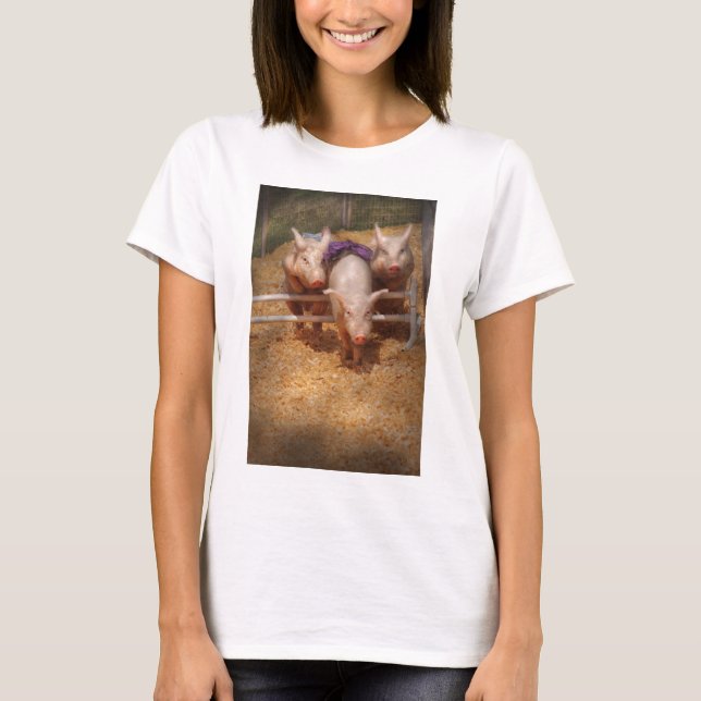 Pig - Getting past hurdles T-Shirt (Front)