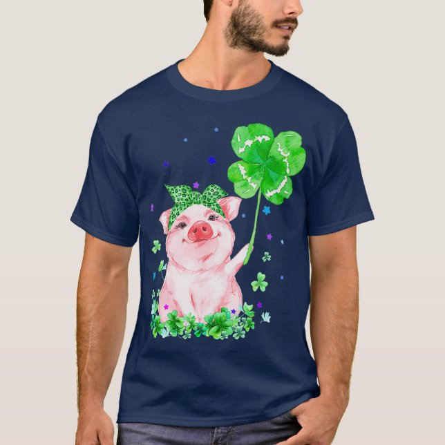 Pig Holding Shamrock Stars Cute St Patricks Day T-Shirt (Front)