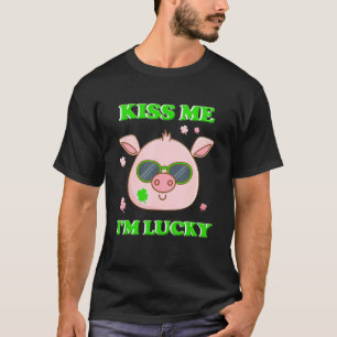 Pig Kiss Me I M Lucky Irish St Patricks Day 2022 T-Shirt