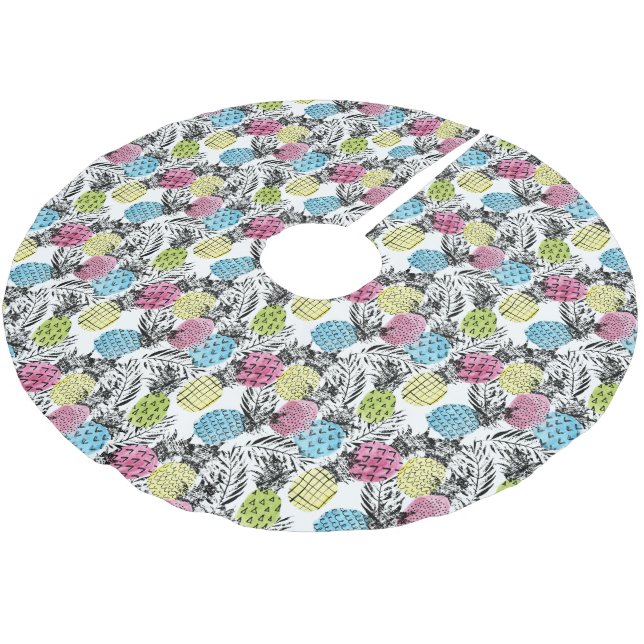 Pineapple Grunge Palms Brushed Polyester Tree Skirt (Angled)