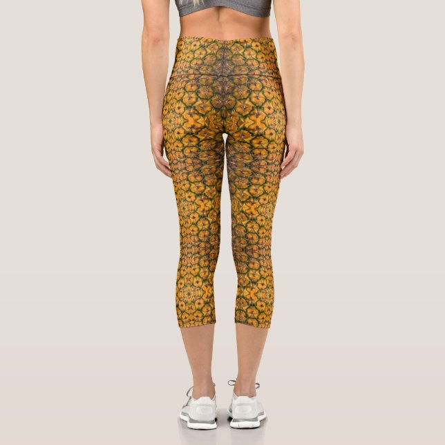 Pineapple Peel Texture Capri Leggings (Back)