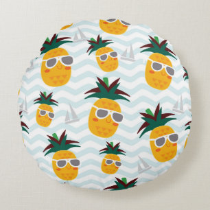 Pineapples, boat: cute ocean pattern. round cushion