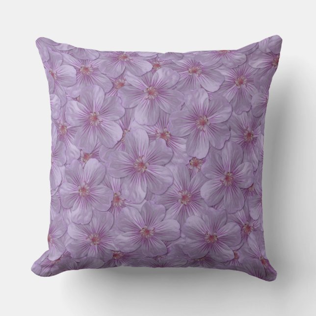 Pineywoods Geranium Seamless Pattern Cushion (Front)