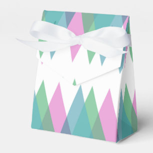 Pink and green triangles favour box