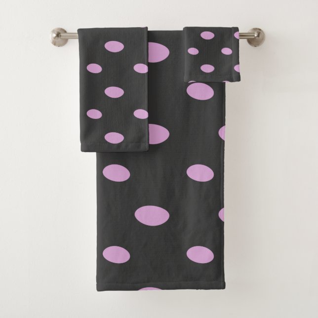 Pink and Grey Geometric Bath Towel Set (Insitu)