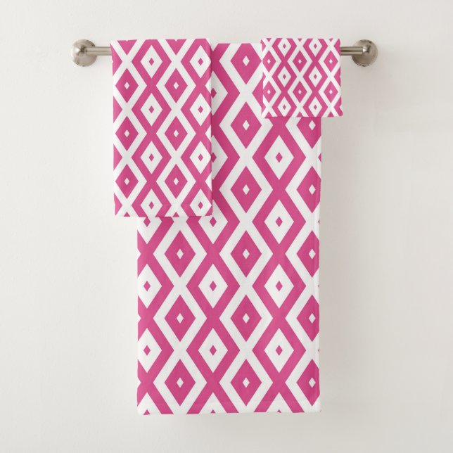 Pink and white diamond pattern bath towel set (Insitu)