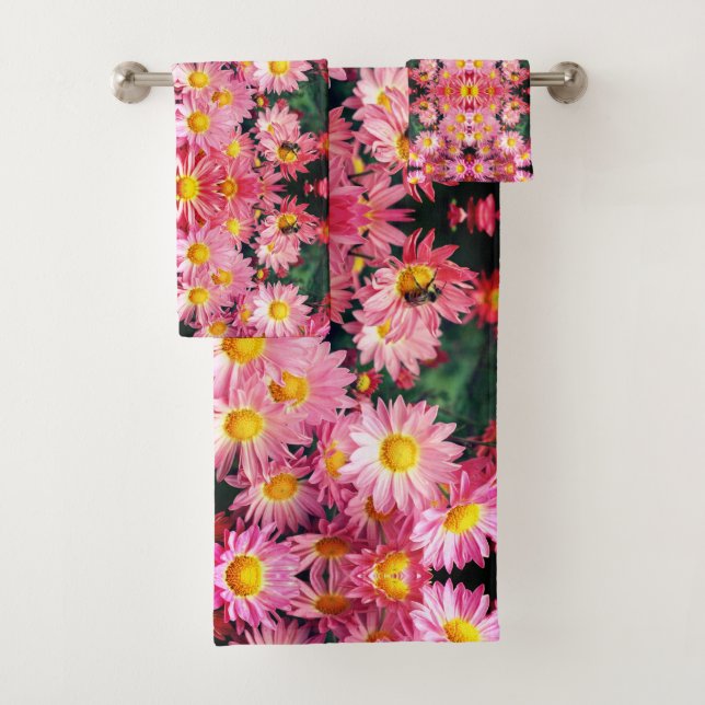 Pink Daisies And Bumble Bee Abstract      Bath Towel Set (Insitu)