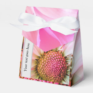 Pink Daisy Favour Box which can be personalised
