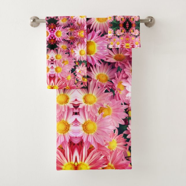 Pink Daisy Flowers And Bumble Bee Pattern  Bath Towel Set (Insitu)