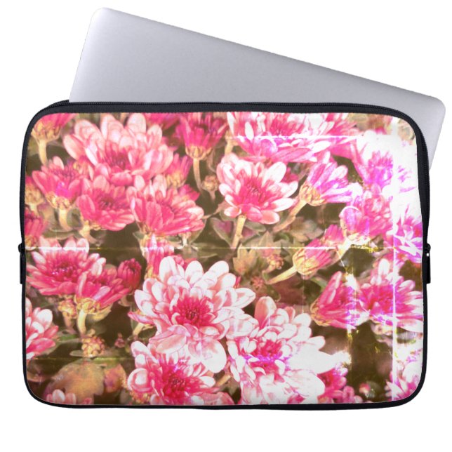 Pink Floral Bloom Pattern – Soft Botanical Design Laptop Sleeve (Front)