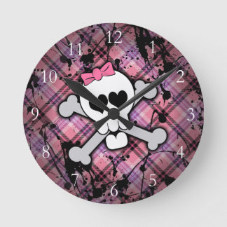 Pink Grunge Skull w/ Crossbones Hearts Round Clock