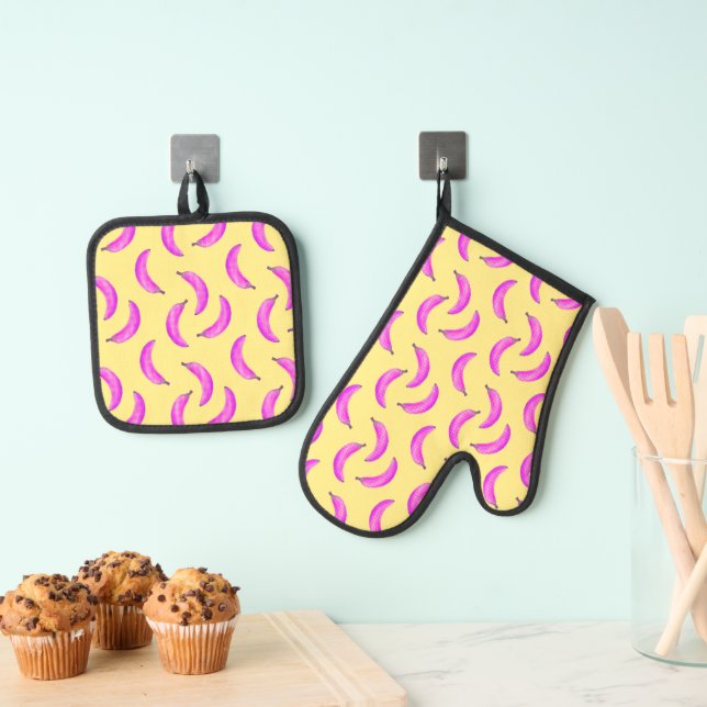 Pink Halftone Banana Pattern Novelty Oven Mitt & Pot Holder Set (Insitu(Hanging))