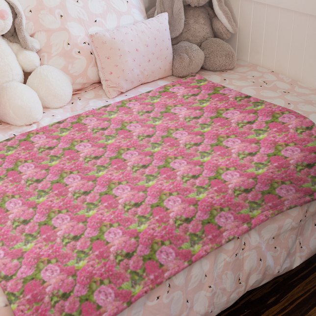 Pink Hydrangea Blooms Floral Pattern Fleece Blanket (In Situ Bed)