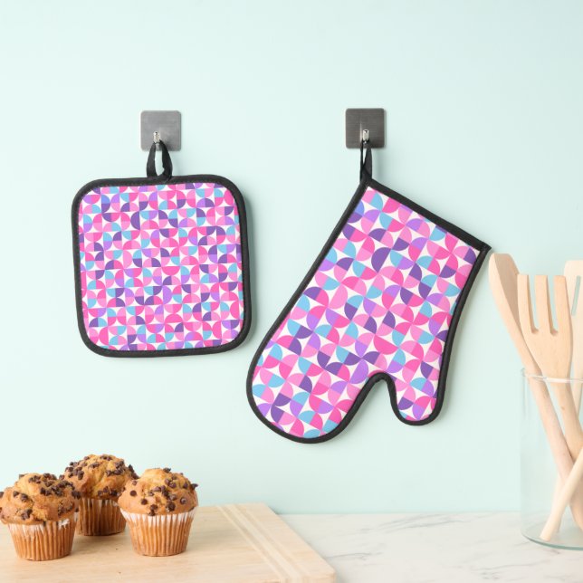 PINK PURPLE BLUE GEOMETRIC PATTERNS OVEN MITT & POT HOLDER SET (Insitu(Hanging))
