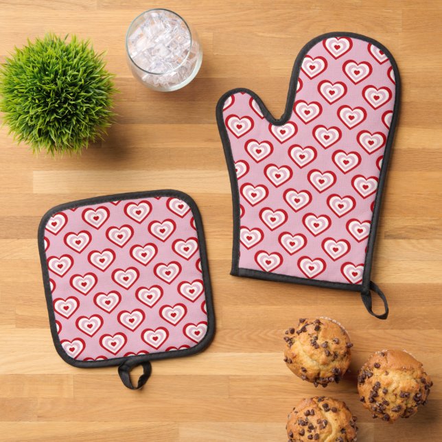 Pink Red Hearts Pattern Oven Mitt & Pot Holder Set (Top Down)