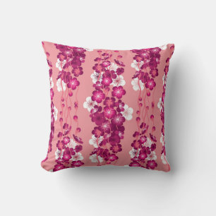 Pink rose blossoms: seamless background. cushion