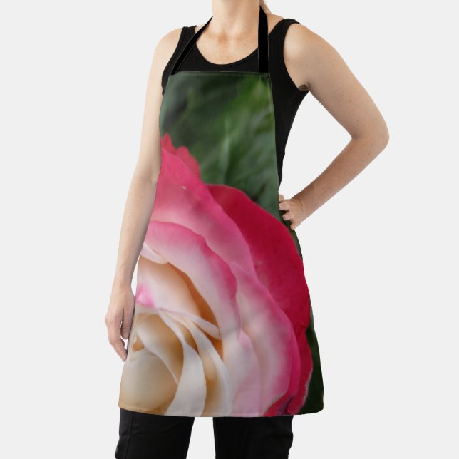 Pink rose flower apron (Insitu)