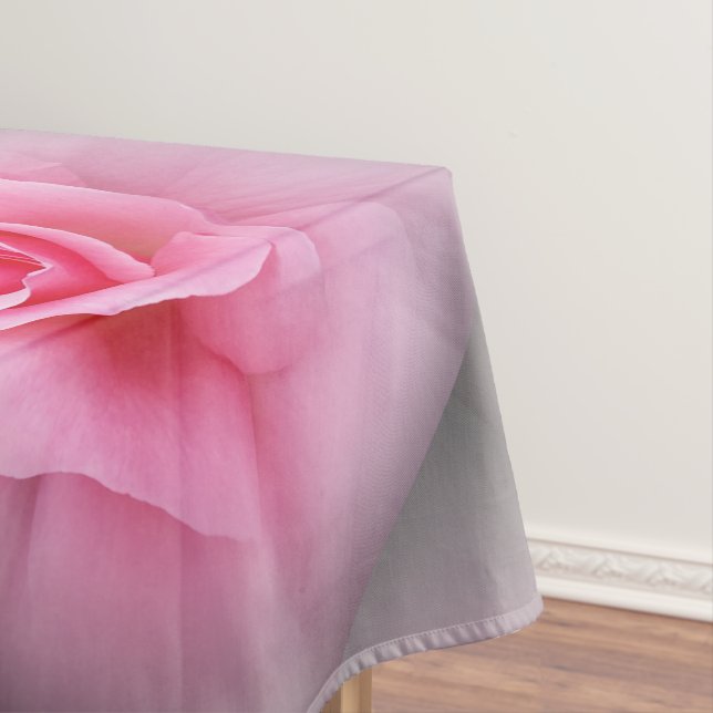 Pink rose petals tablecloth (In Situ)