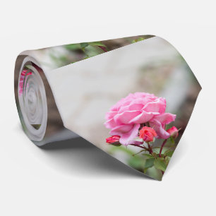 Pink rose with three buds tie