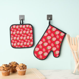 Pink Strawberries Red Kitchen Pattern Oven Mitt & Pot Holder Set