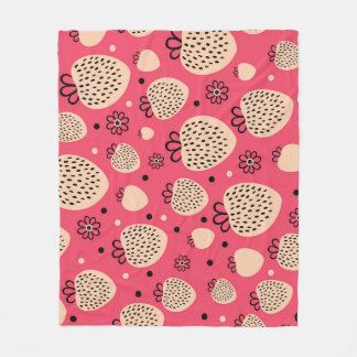 Pink strawberry pattern: seamless sweet design fleece blanket