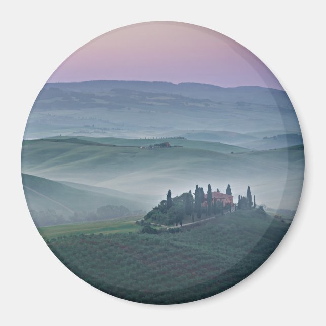Pink sunrise over a Tuscany landscape round magnet (Front)