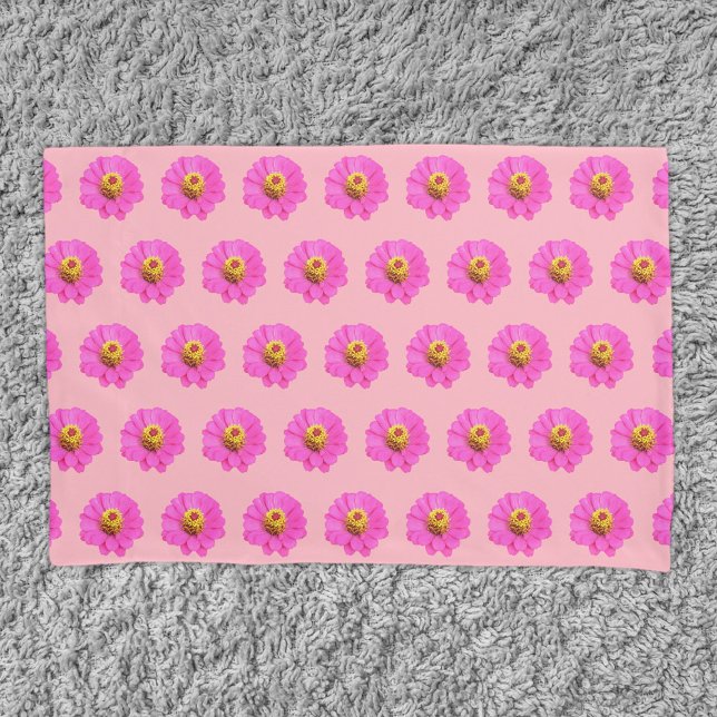 Pink Zinnia Flower Seamless Pattern on Pillow Case (Pink Zinnia flower seamless pattern on pillow case)