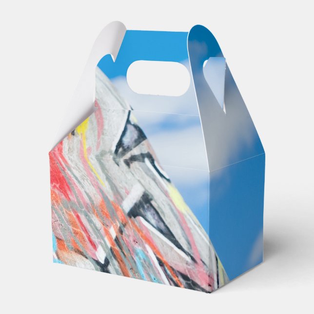 planet graffiti favour box (Front Side)