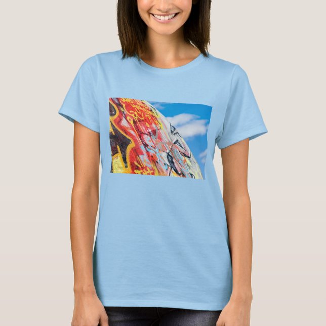 planet graffiti T-Shirt (Front)