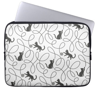 Playful Black Cat and Yarn Ball Pattern Laptop Sleeve