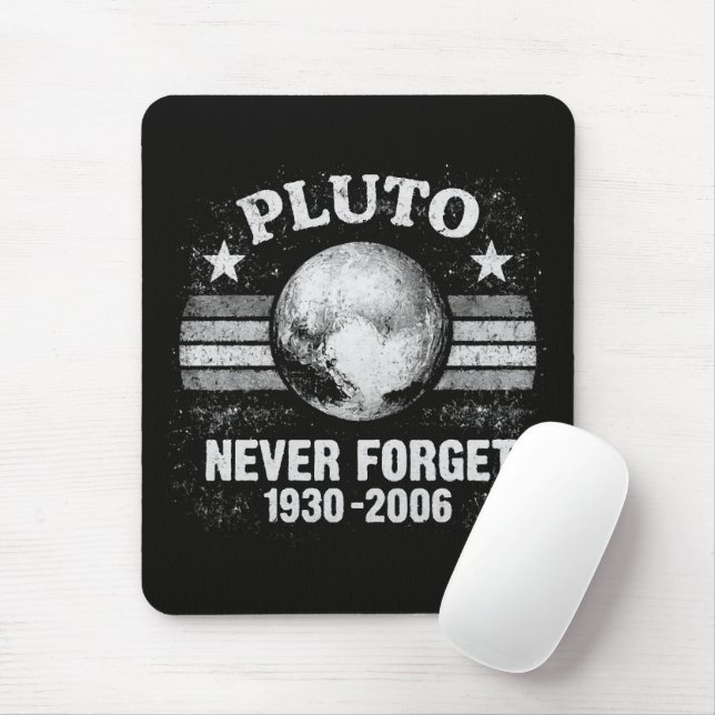 Pluto Never Forget Mouse Mat (With Mouse)