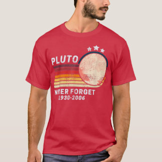 PLUTO NEVER FORGET Retro Style Funny Space, Vintag T-Shirt